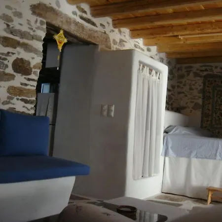 παλιό κελάρι σε πέτρινο σπίτι Ano Potamia
